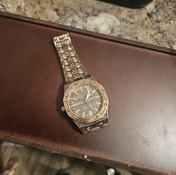 Watch - Picture 2 of 3